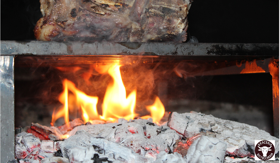 Brace per cuocere Bistecca di Chianina Ristorante Braceria Firenze